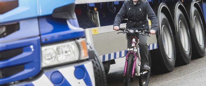 Young cyclists alerted to lorry danger